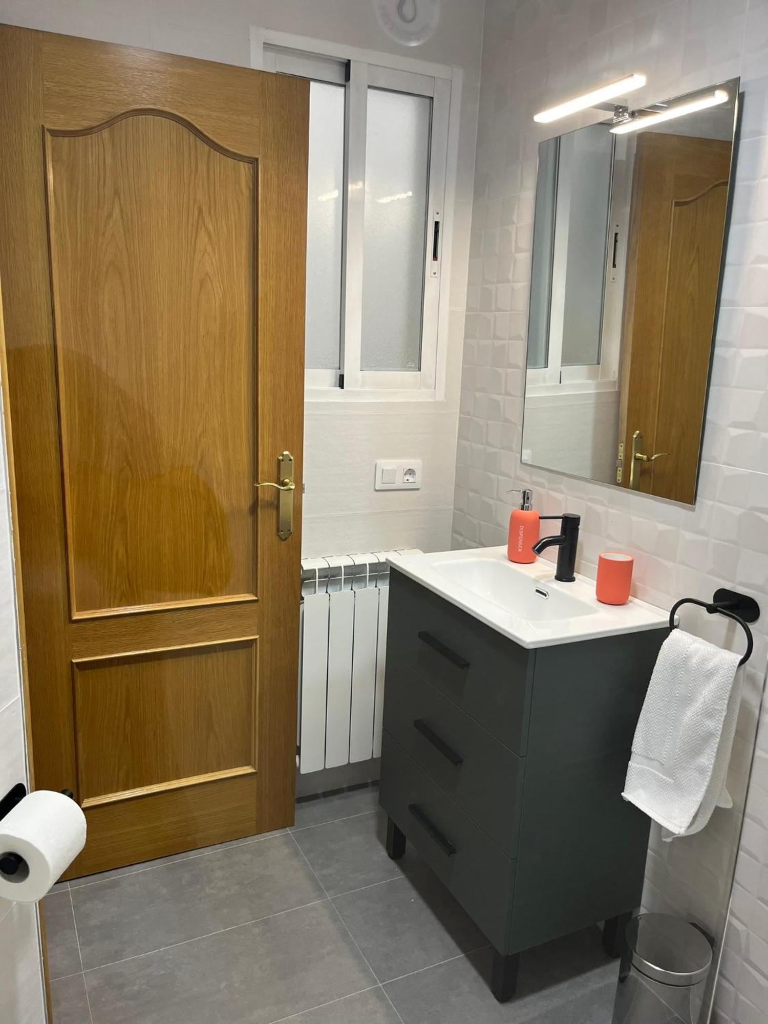 Apartment Junto A La Feria Con 2 Y Aire Acondicionado *
